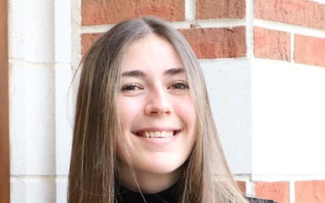 Ana Arroyo: Dominando la Cancha y el Aula